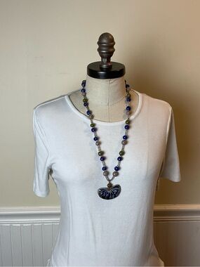 Blue Glass Bead Pendant Necklace